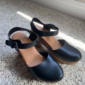 Black Universal Thread Heels